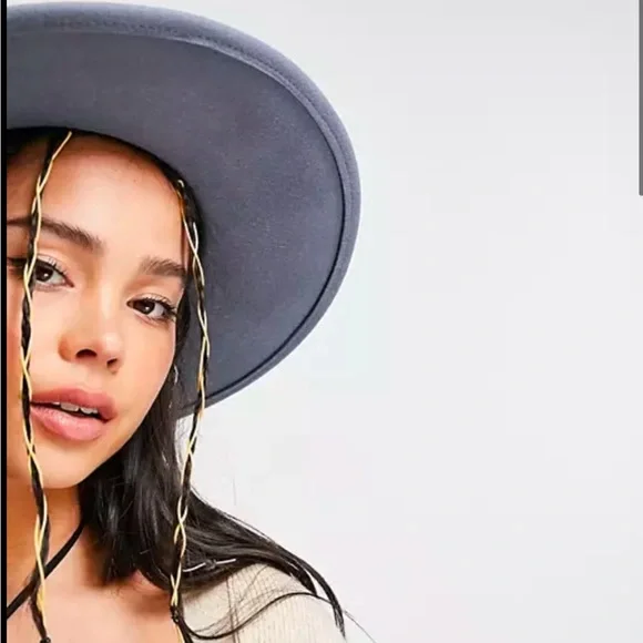 Gorgeous blue wide brim felt hat with size adjuster - Picture 6 of 7